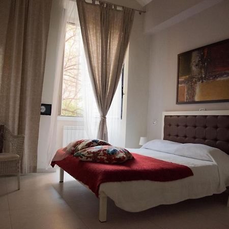 Beautiful And Spacious Apartment Next To Termini 10 Minutes From Coliseum Bagian luar foto