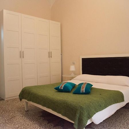 Beautiful And Spacious Apartment Next To Termini 10 Minutes From Coliseum Bagian luar foto
