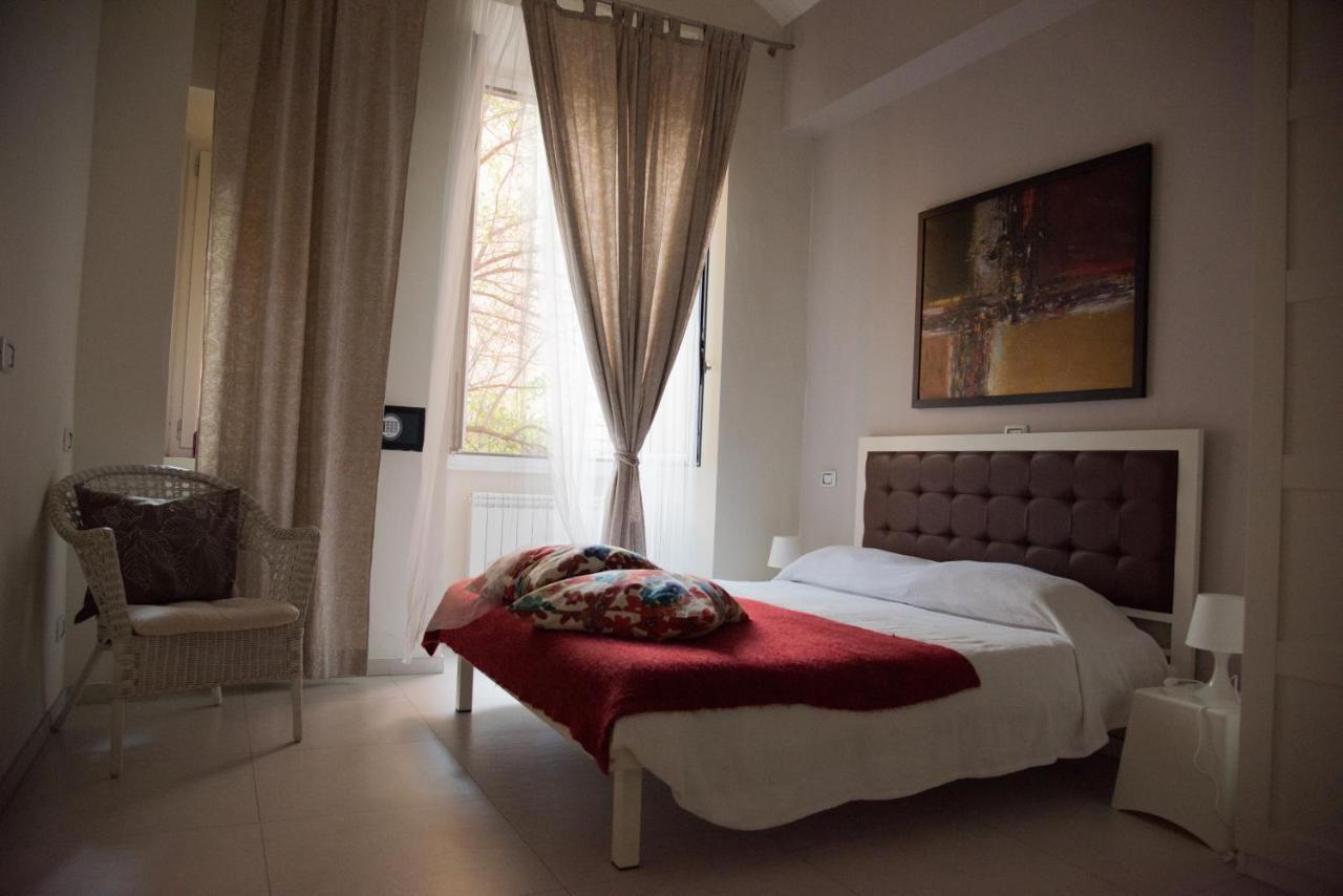 Beautiful And Spacious Apartment Next To Termini 10 Minutes From Coliseum Bagian luar foto