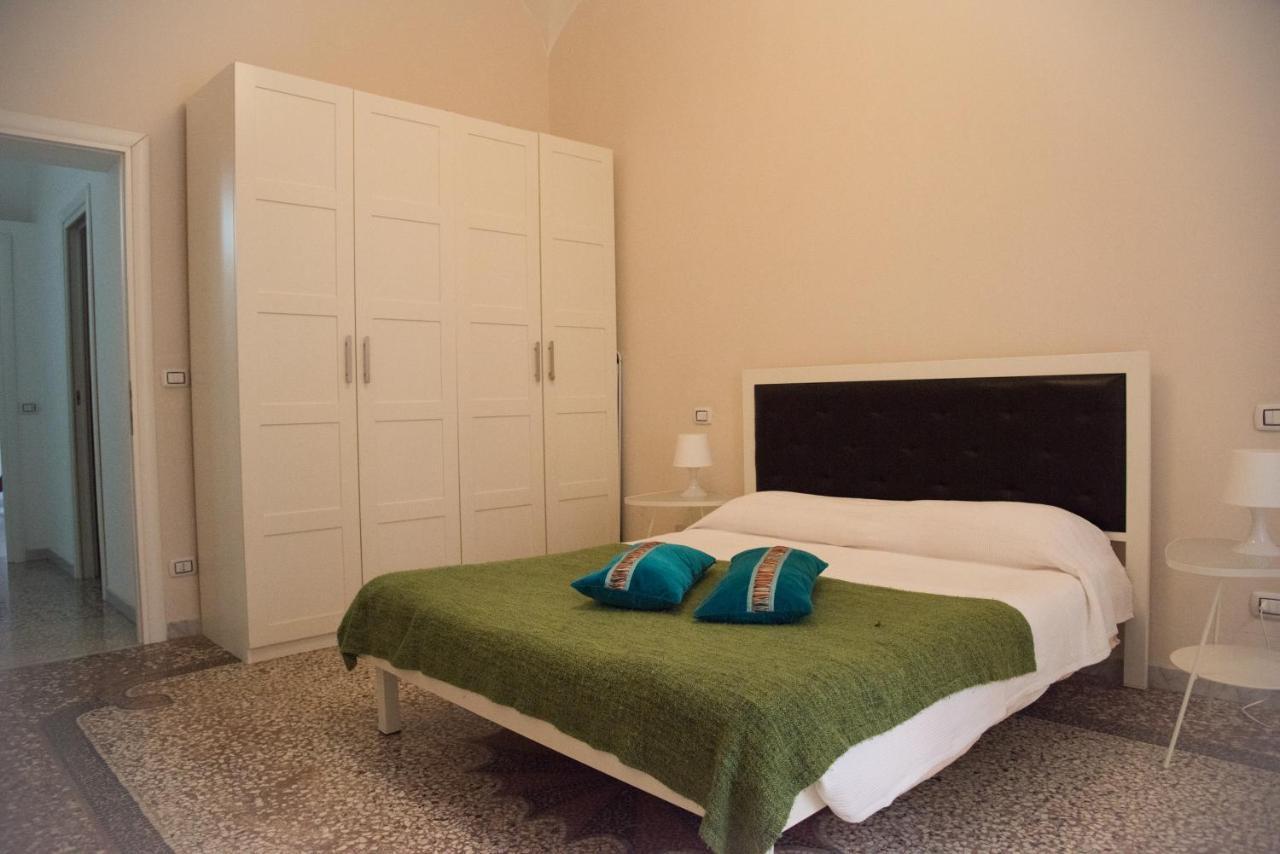 Beautiful And Spacious Apartment Next To Termini 10 Minutes From Coliseum Bagian luar foto