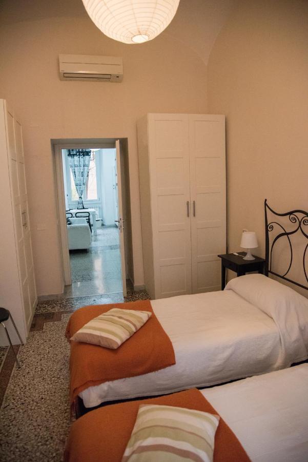 Beautiful And Spacious Apartment Next To Termini 10 Minutes From Coliseum Bagian luar foto